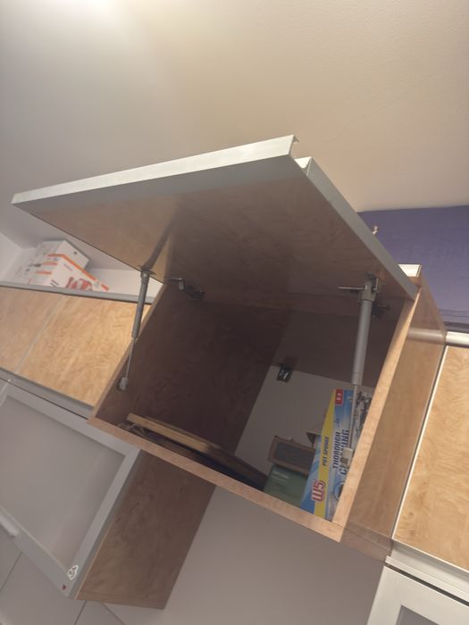 Vand mobila de bucatarie + plita + chiuveta toata