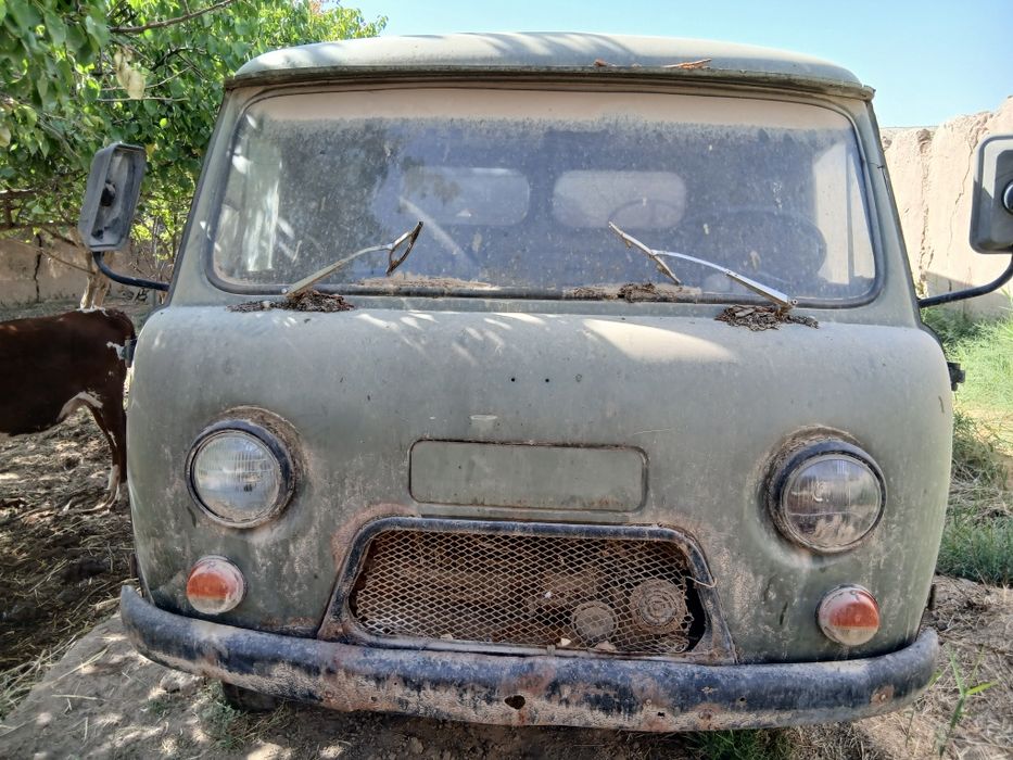 УАЗ Машинаси сотилади.хамма кисмлари узи билан.запчастга ишлатса хам б