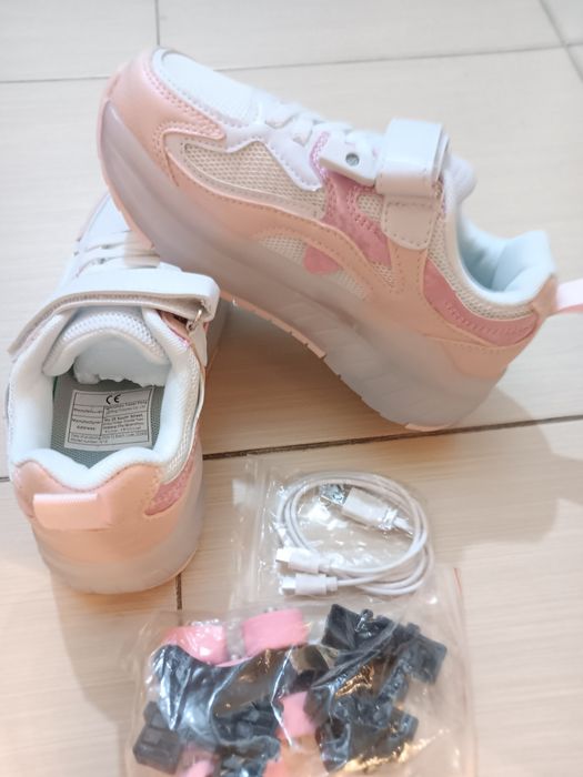 Светещи детски маратонки с колела, кънки, ролери, 33номер, стелка 21см