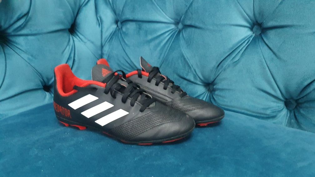 Papuci de fotbal Adidas cu cramponi