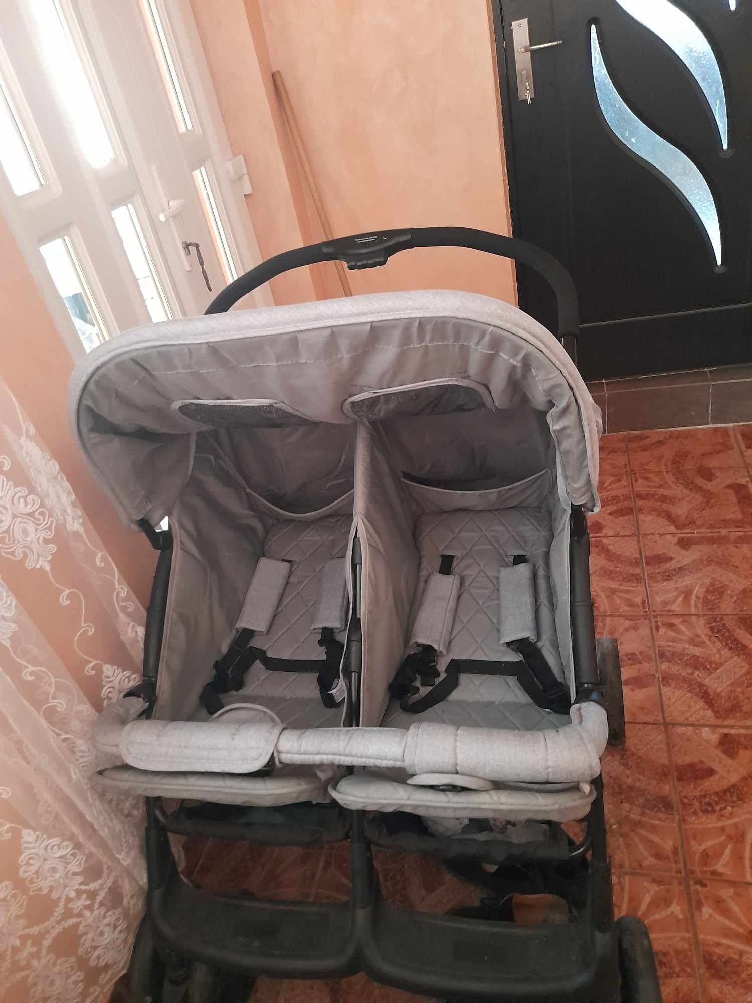 Cărucior pentru gemeni