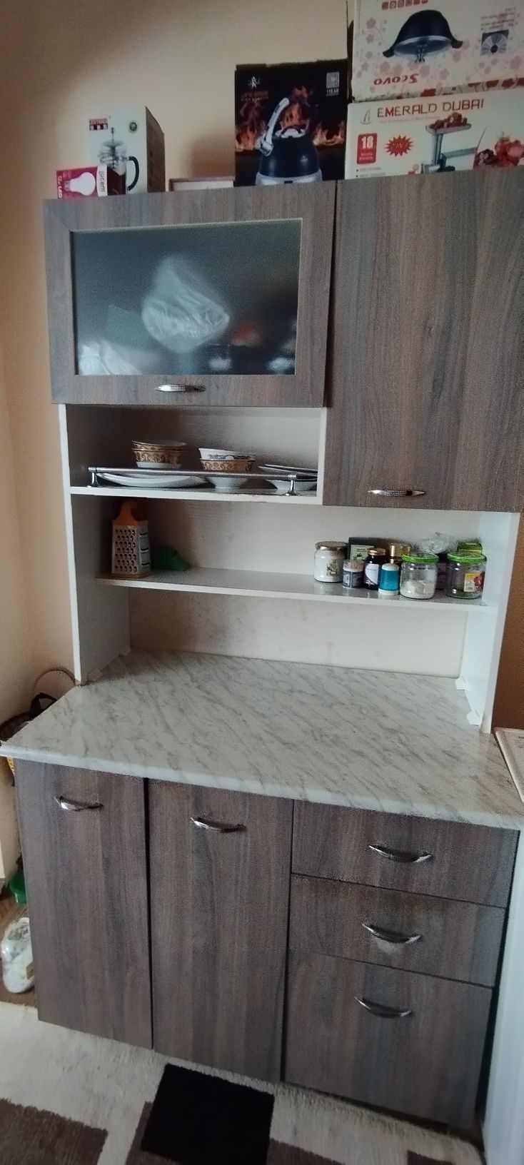 Кухонный шкаф хорошего состояния