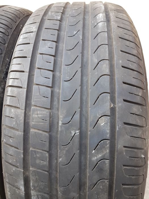 2 бр. летни гуми 235/55/17 Pirelli 6 mm DOT 3714