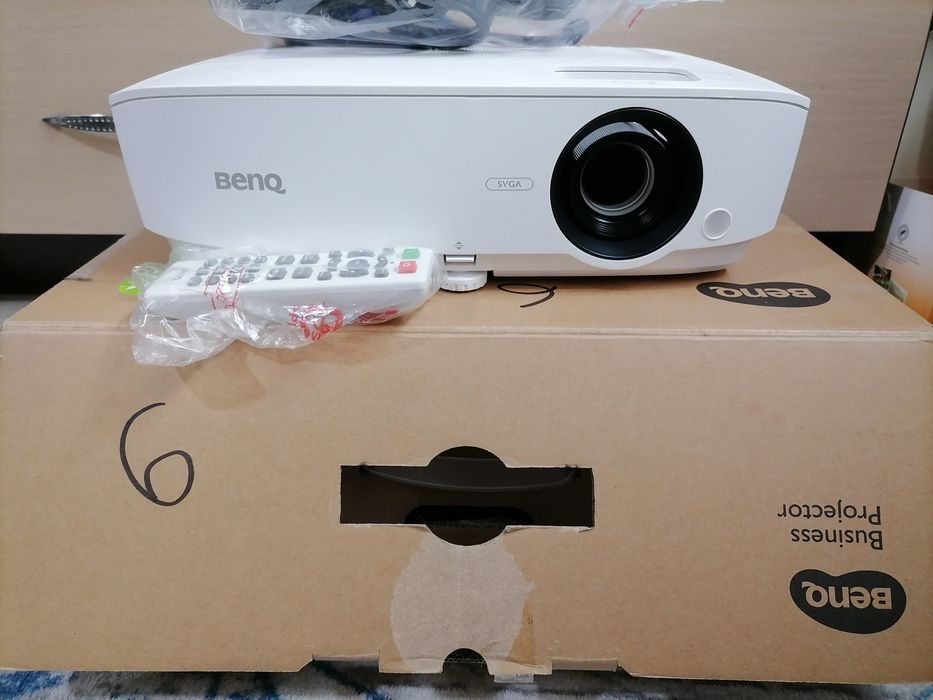 Videoproiector NOU Benq
