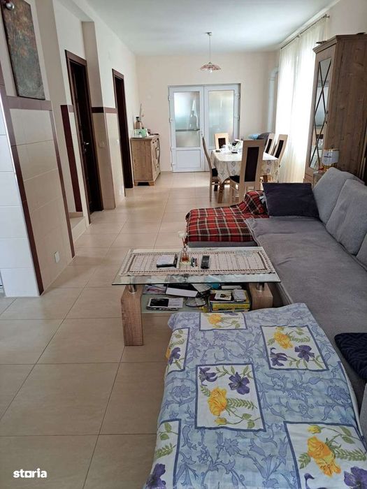 Casă P+E în cartierul Tineretului 3 camere, 2 băi, living, bucătărie
