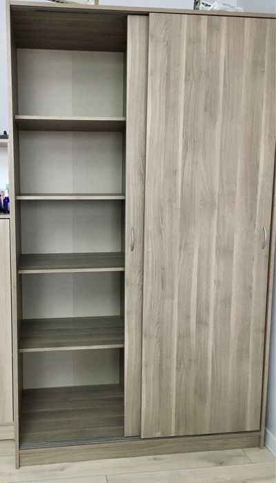 Dulap haine cu usi glisante