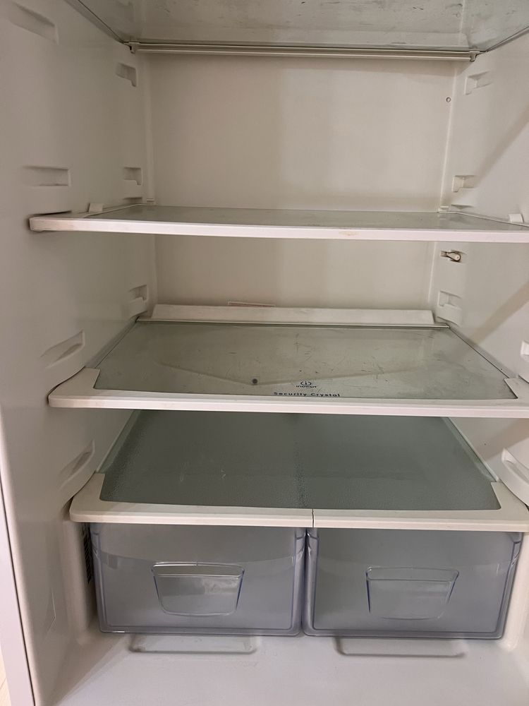 Combina frigorifica indesit