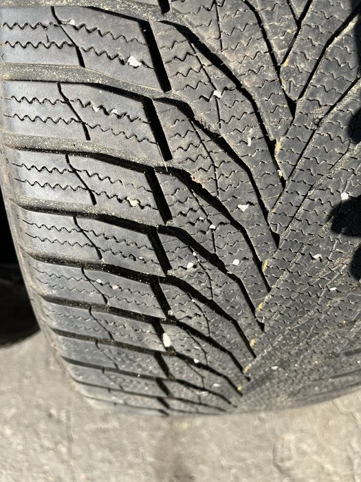 2 бр. зимни гуми 255/45/19 Nexen DOT 2623 7 mm