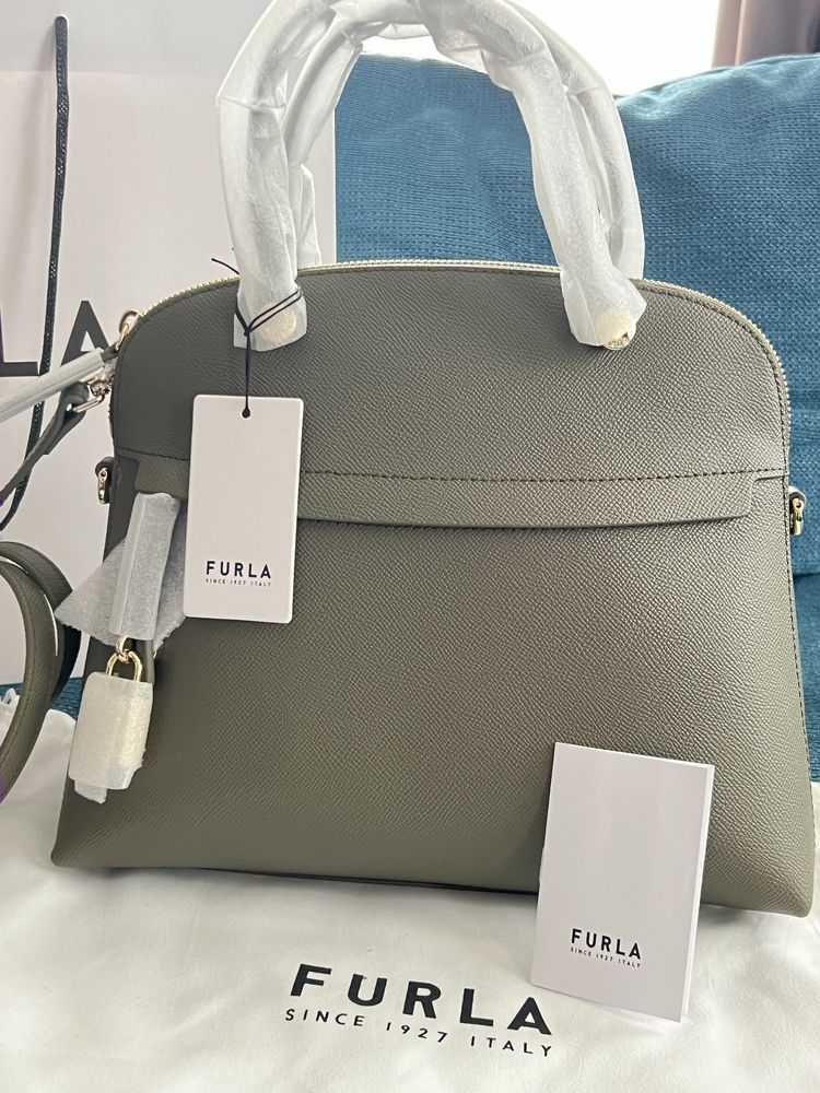 Furla Classic в бяло и зелено.100%оригинал..Със сериен номер,етикети