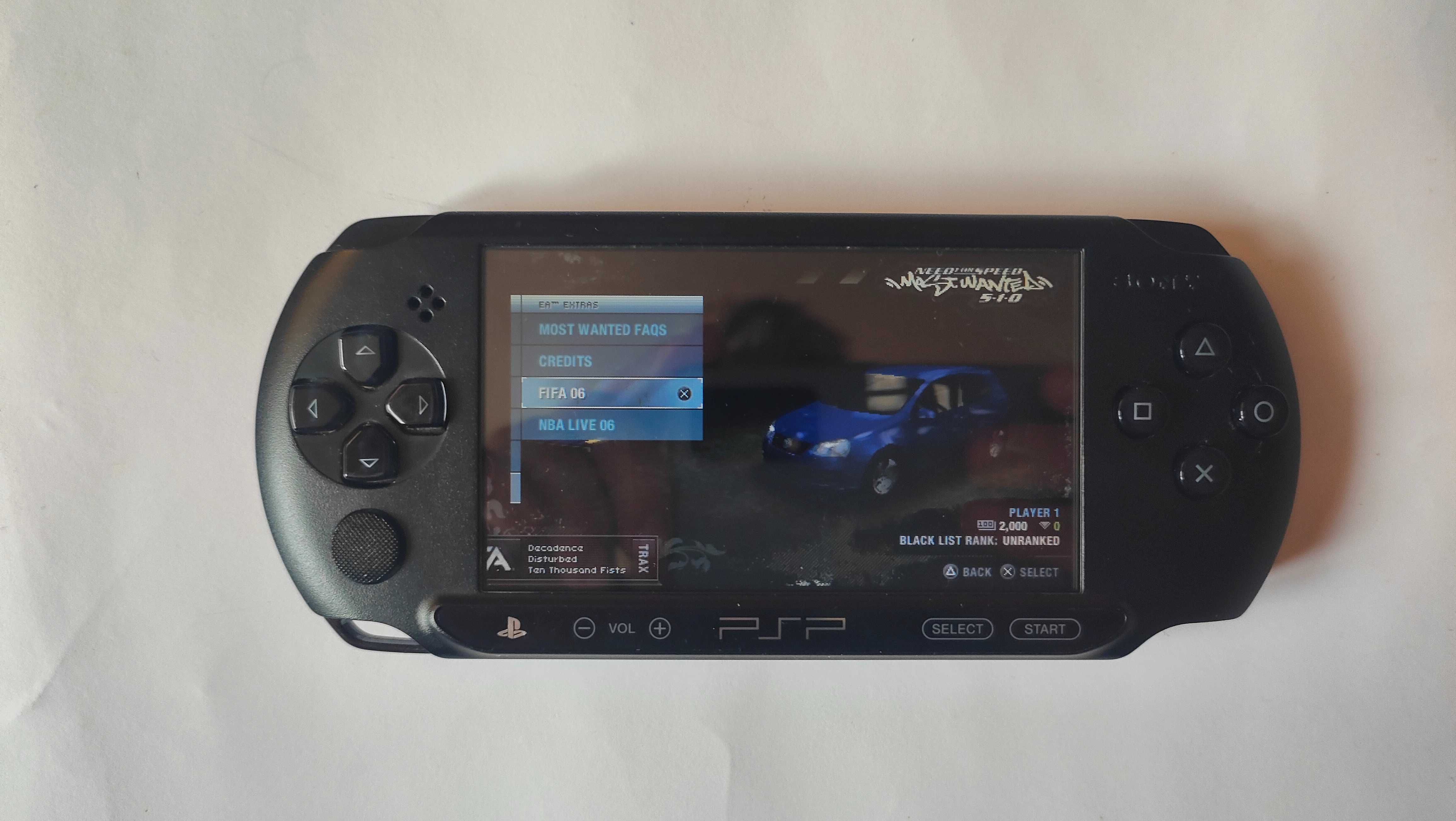 Psp Sony конзола Е 1004 с включени  2 игри