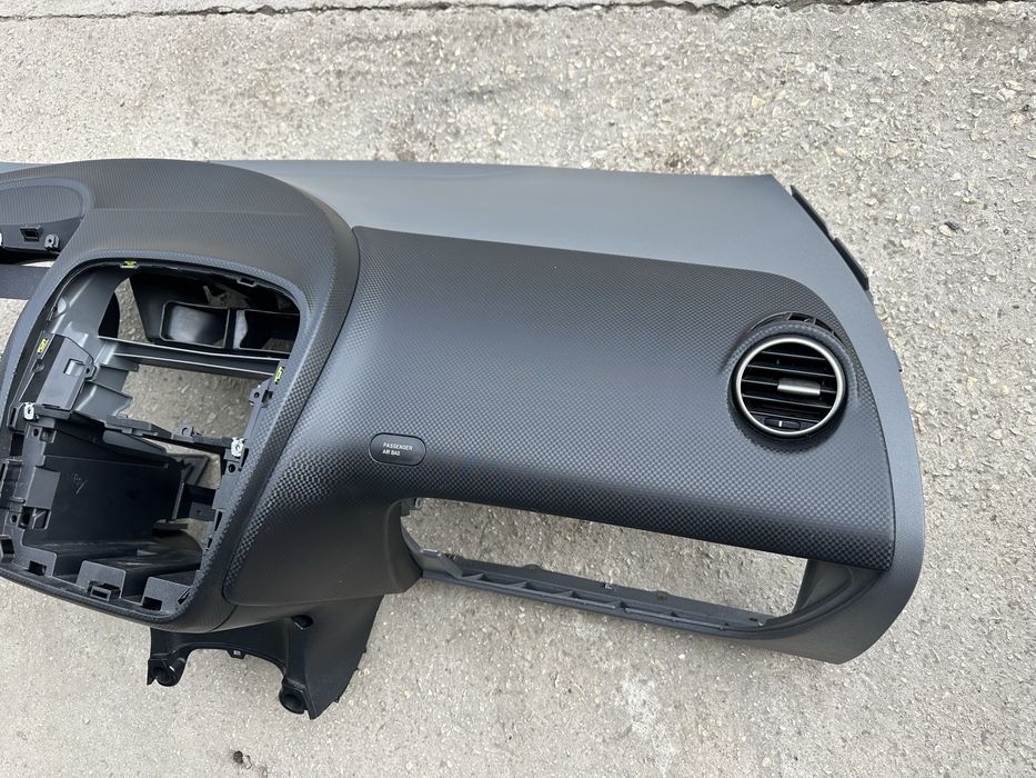 Табло със десен Airbag за Сеат Алтеа