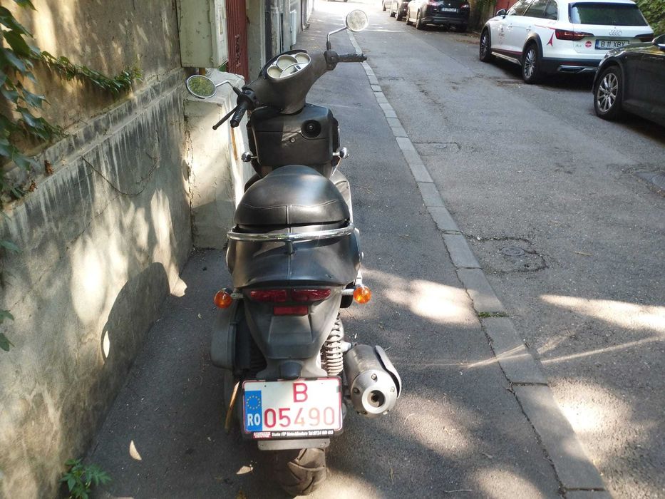 Scuter Benelli Velvet, 250cc, motor Yamaha YP 250, stare foarte buna