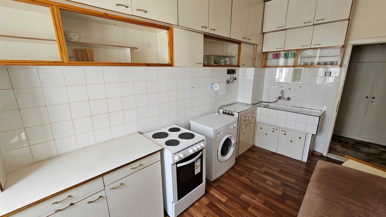 Дава се под наем Двустаен апартамент в Разград, Център - 69 кв.м за 204 € - Снимка #5