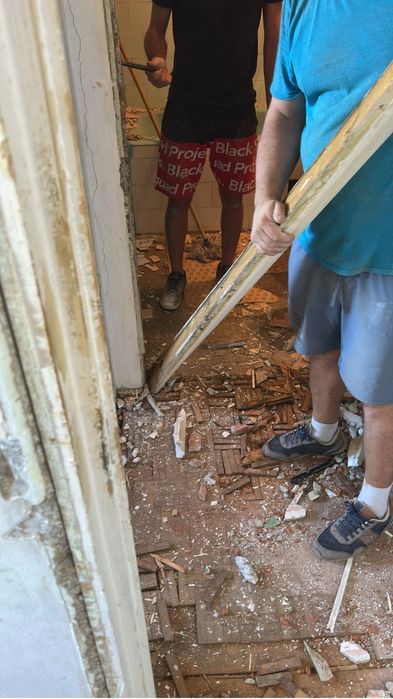 Servicii Demolare, Evacuare Moloz, Mutare mobila.