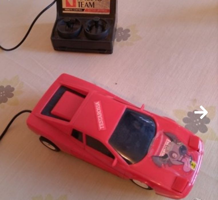 Детска играчка-лека кола с дистанционно управление.