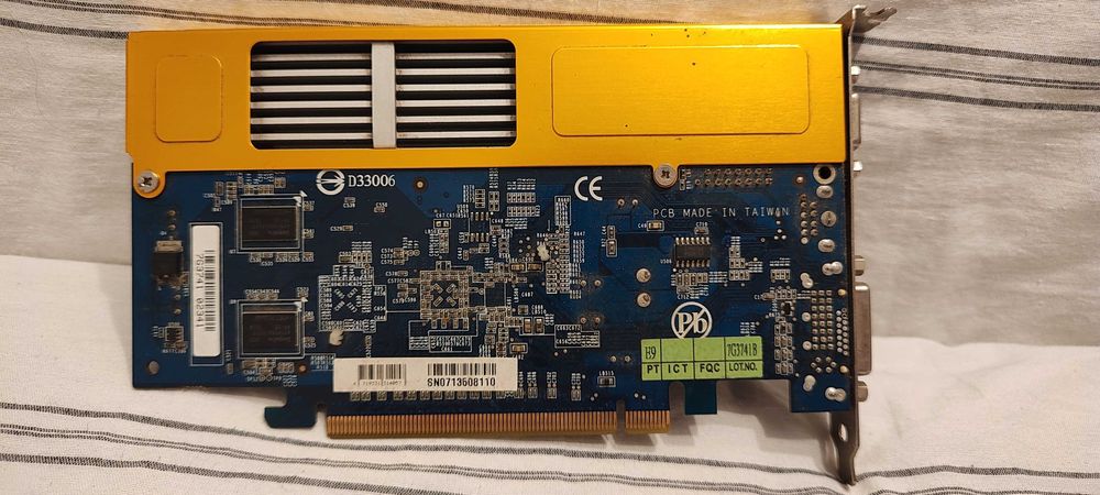 Vand placa video MSI Model V279 si p.v Gigabyte NVIDIA GeForce 7300 GS