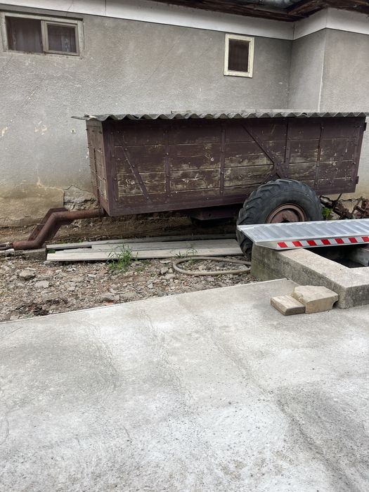 Remorca masiva dupa tractor.