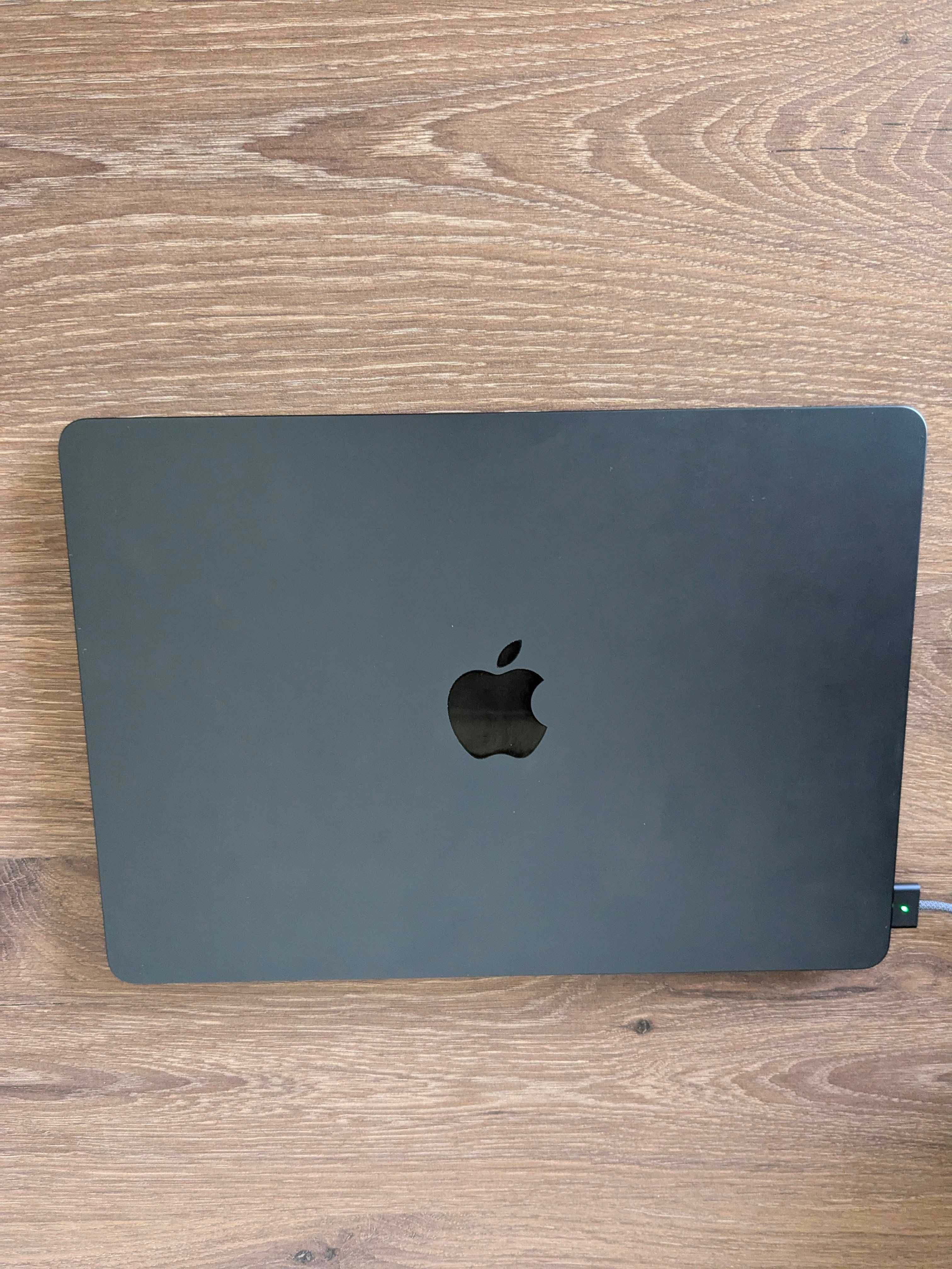 M3 MacBook Air 13 inch 8 gb ram 256 ssd