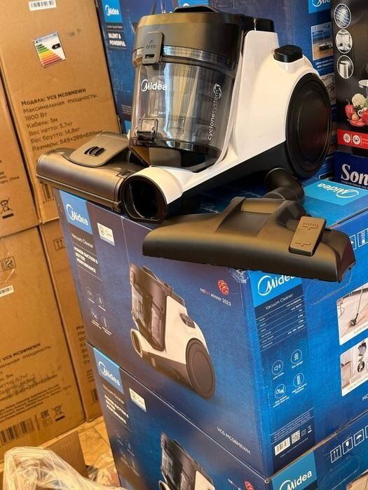 Компактный удобный мощный пылесос от Мидеа