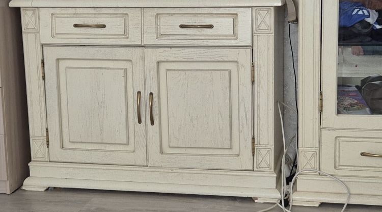 Продам сервант с комодом