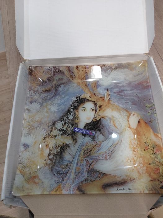 Набор красивых тарелок