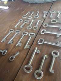 Стари метални ключове