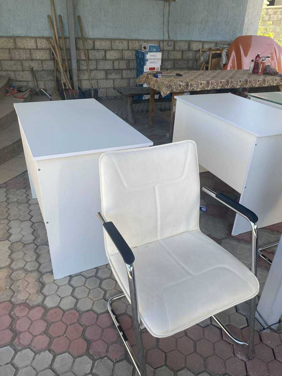 Почти Новые рабочие столы и стулья (по 2шт комлект)