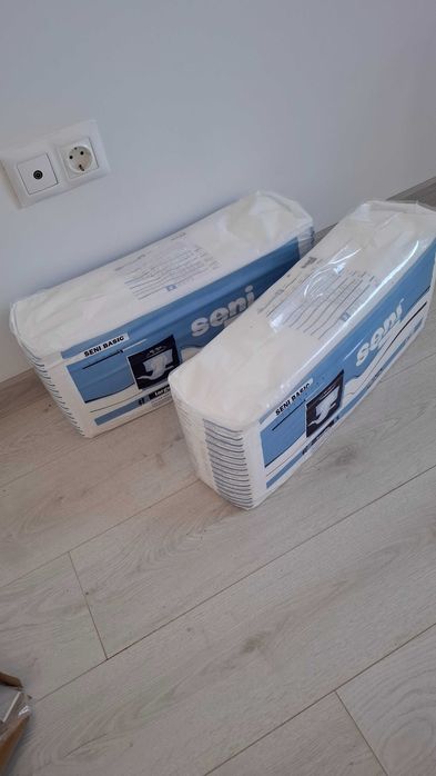 Vind 2 baxuri sigilate Scutece Adulti Seni Basic Large 30 buc.