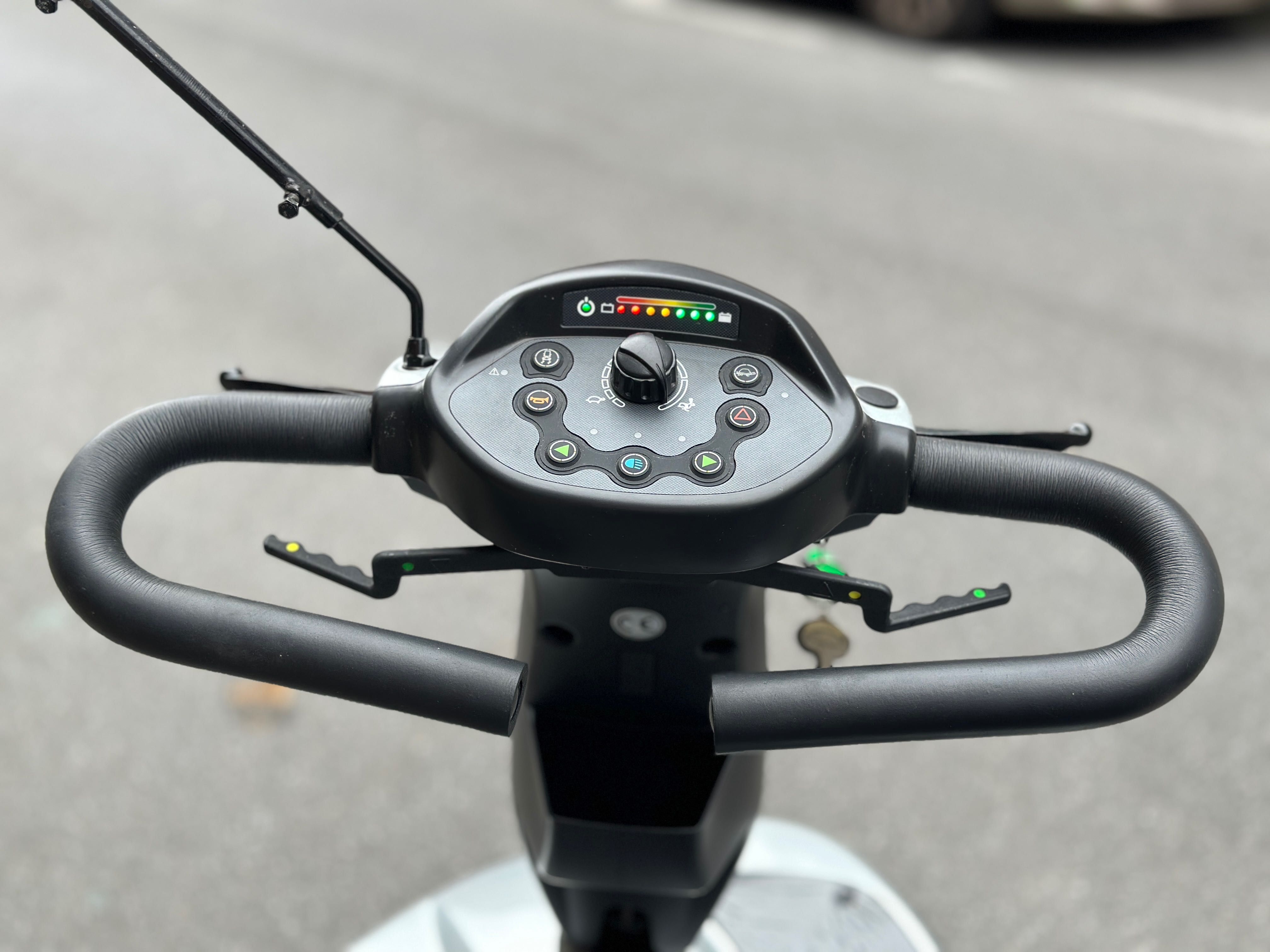 Scooter, cărucior electric, mobilitate redusa / handicap locomotor