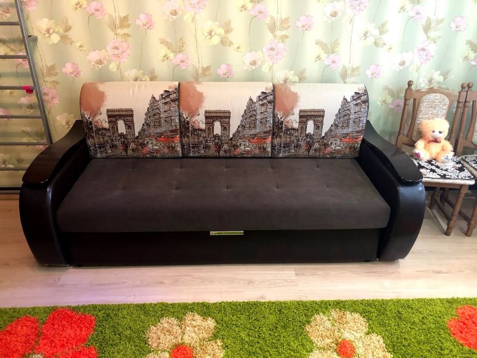 продается кожаный диван