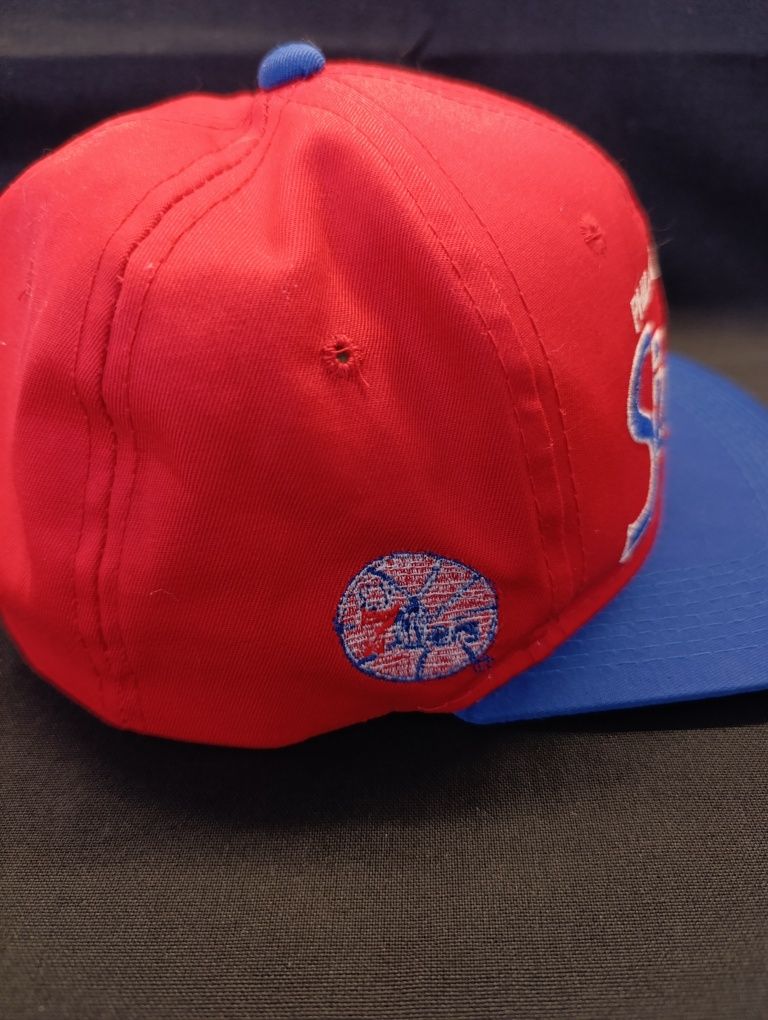 Шапка на Philadelphia Sixers