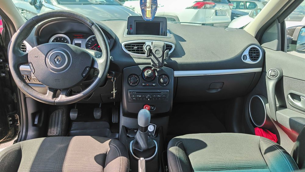 Vand Renault Clio 3, benzina 1.2, 101CP, 2009