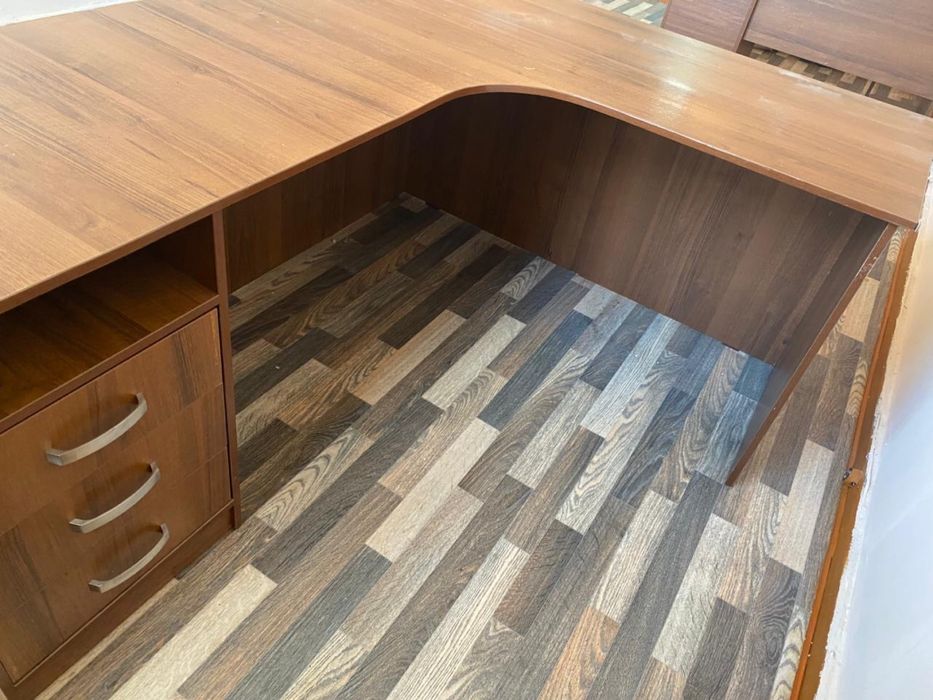 Продам офисные полукруглые столы