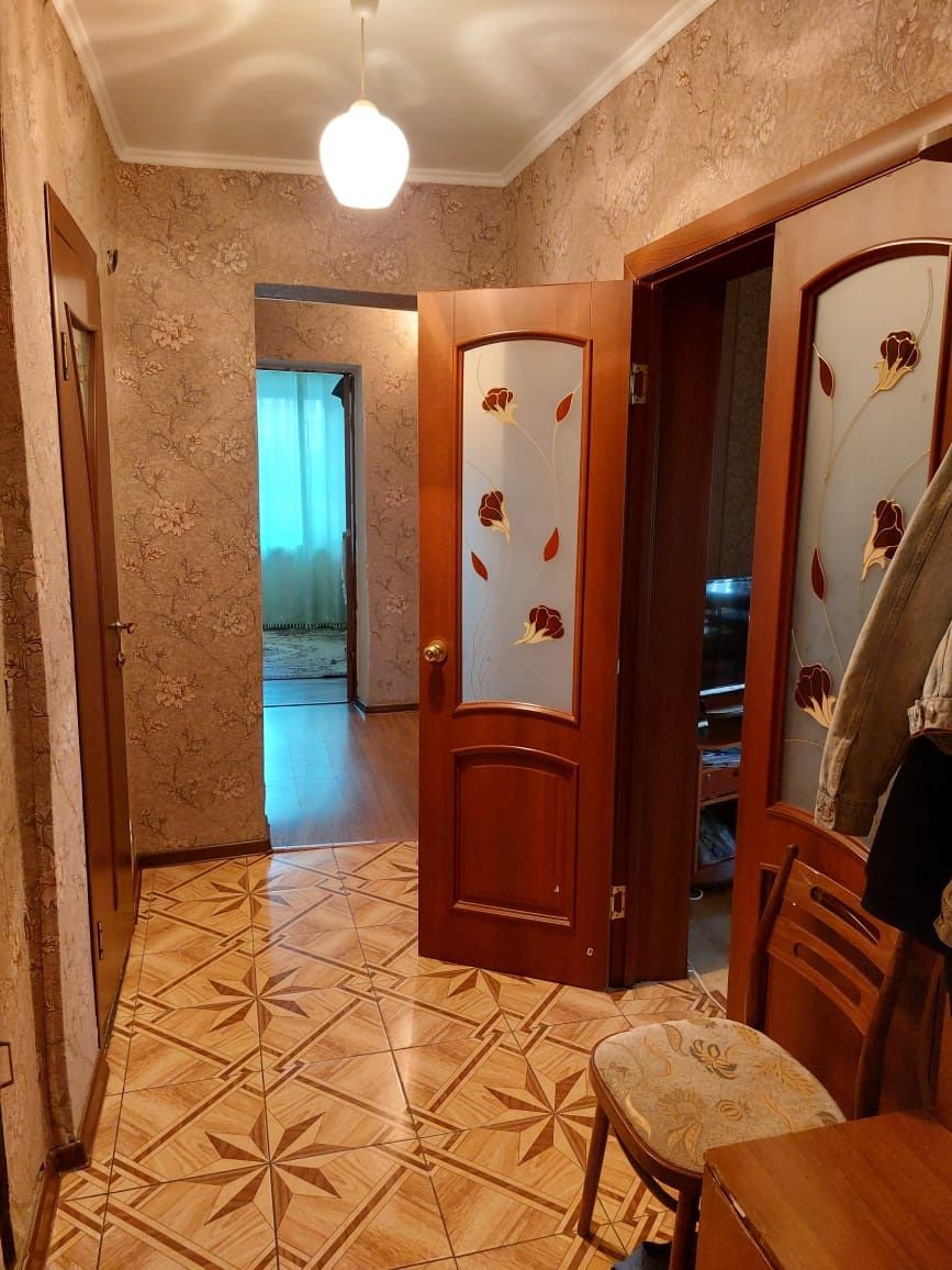 Продам 4 комнатную квартиру в центре.