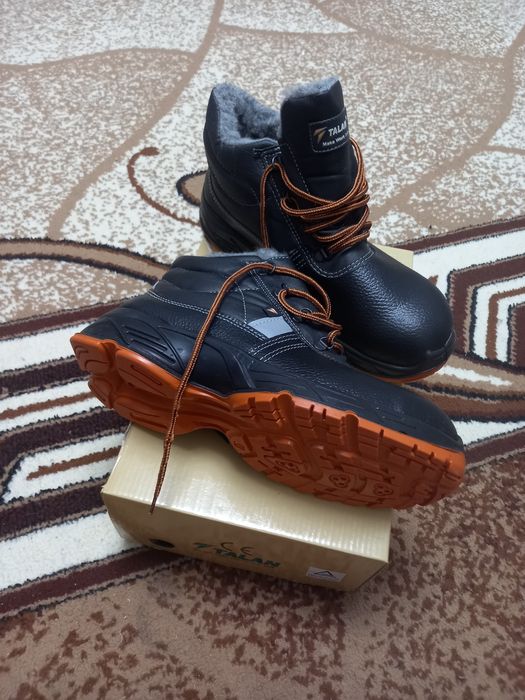 Продам зимние ботинки.