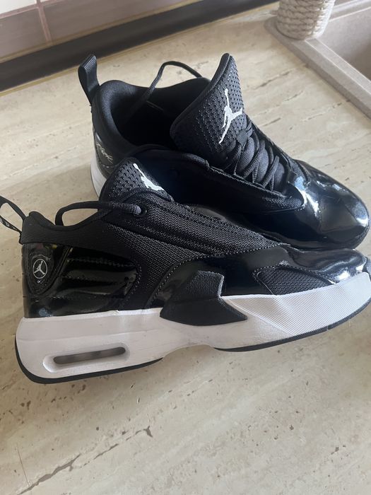 Adidas nike Jordan