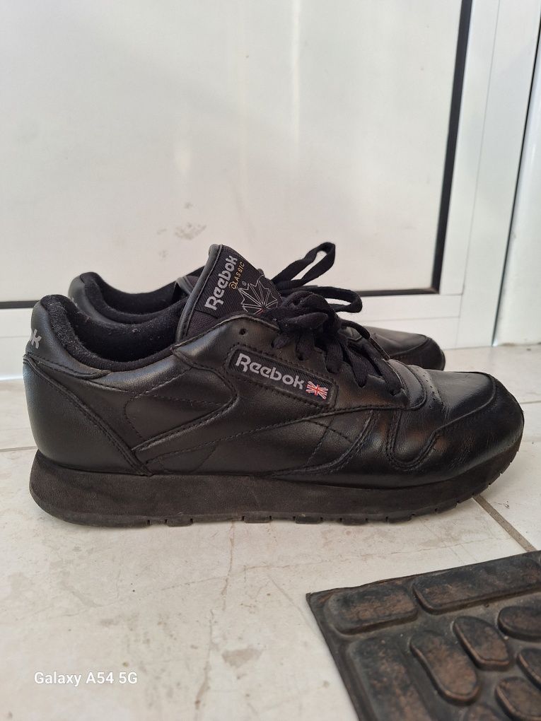 Обувки  Reebok рр 37,5