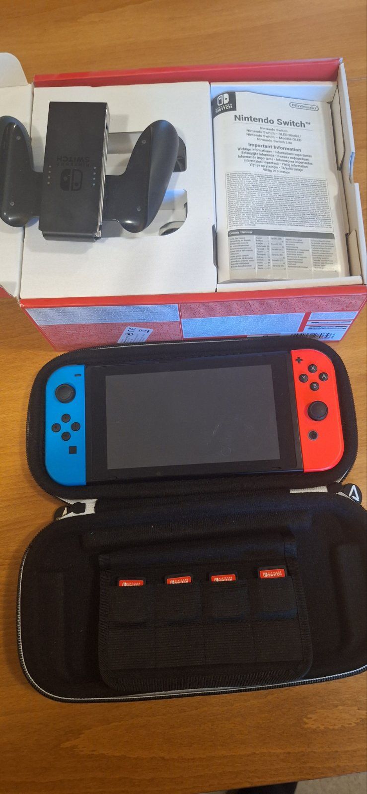 Конзола Nintendo  SWUTC+4 броя игри +калъф,гаранция