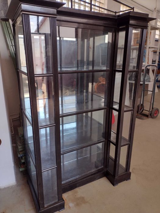 Vitrina antica stare impecabila