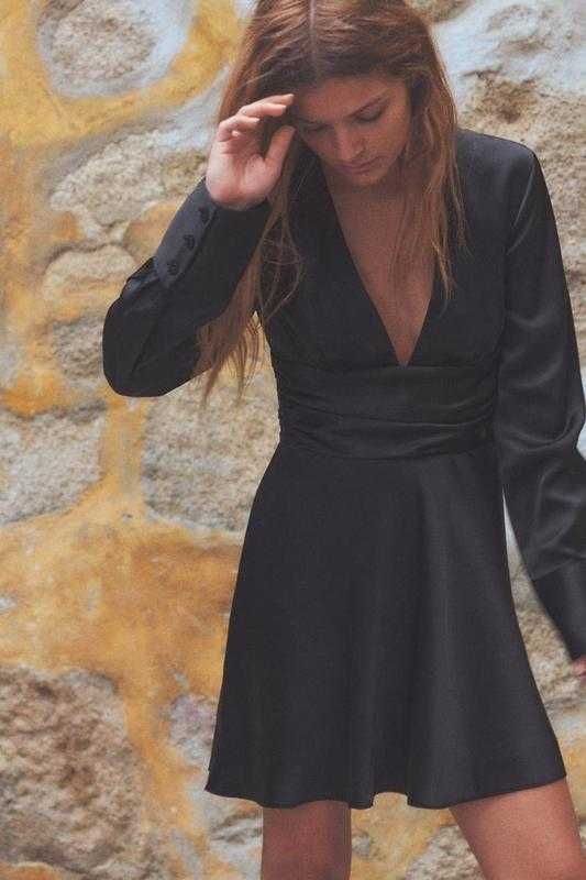 Нова рокля ZARA с етикет – сатен, черна, стилна , размер XS, цена 41лв