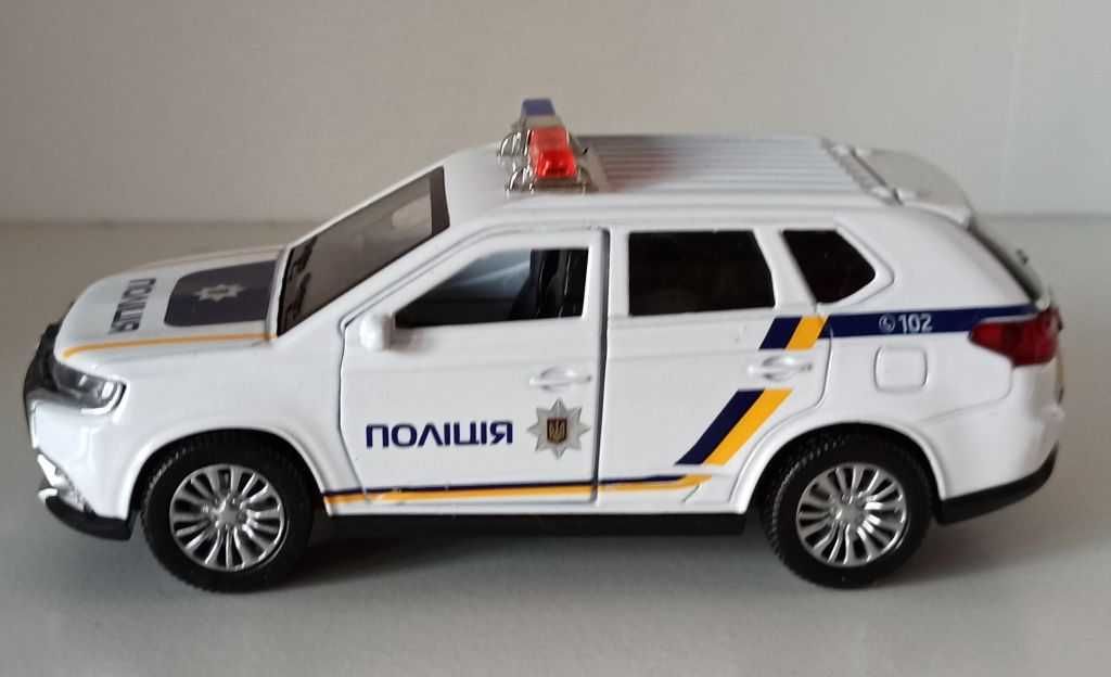 Macheta Mitsubishi Outlander Politia Ucraina 2019 - TechnoPark 1/32