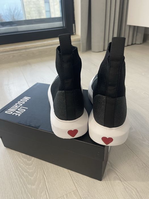 Love Moschino дамски боти - 39 номер