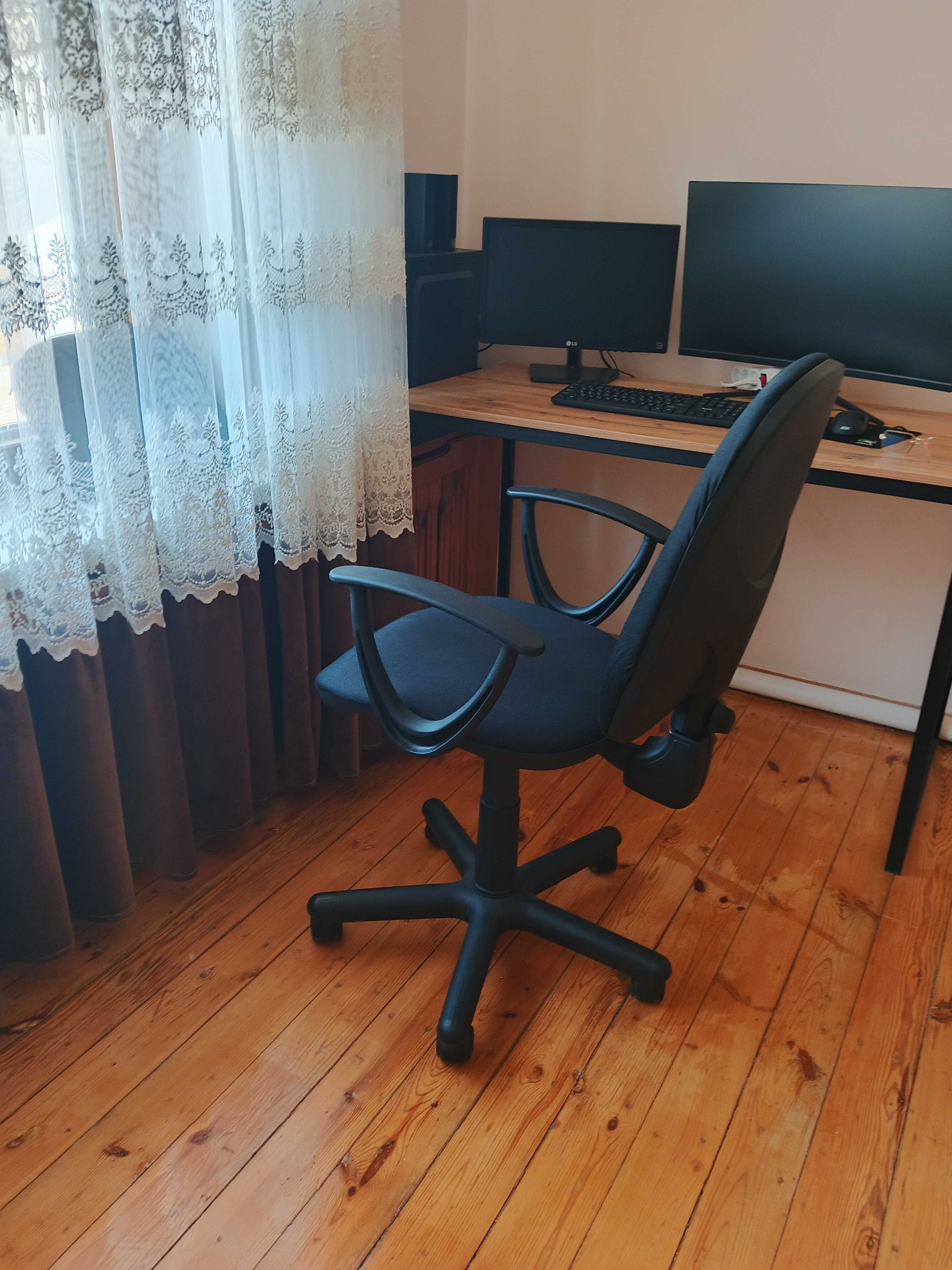 Ofisniy kreslo sotiladi