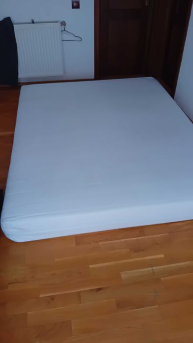 Saltea 160 x 200 cm stare foarte buna