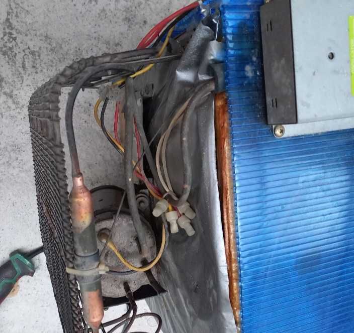 Продавам хладилник 12v за кемпер, каравана Engel