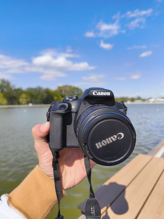 Цената е крайна ! Canon 2000D ,като нов на 7000 кадъра