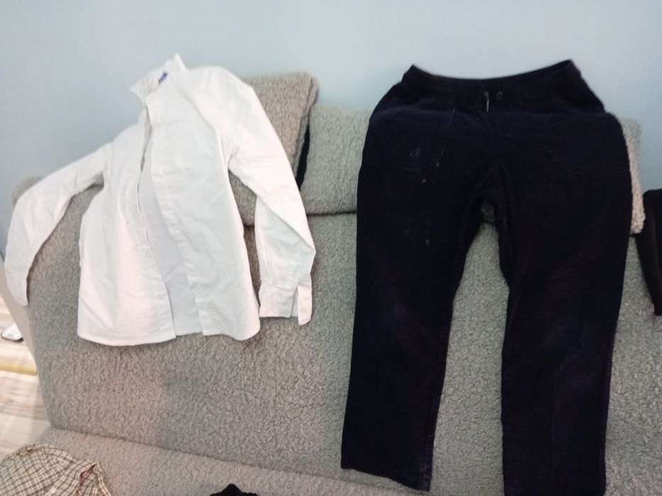 Отдам бесплатно одежду. Обувь все в хорошем состоянии.