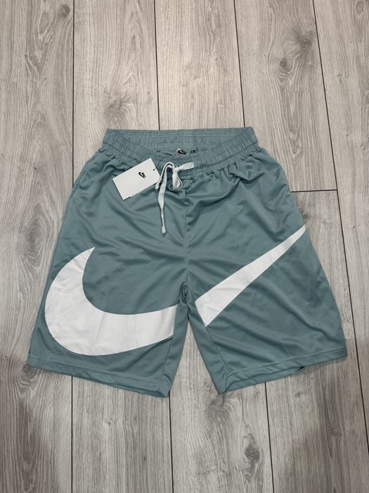 Pataloni scurti Nike