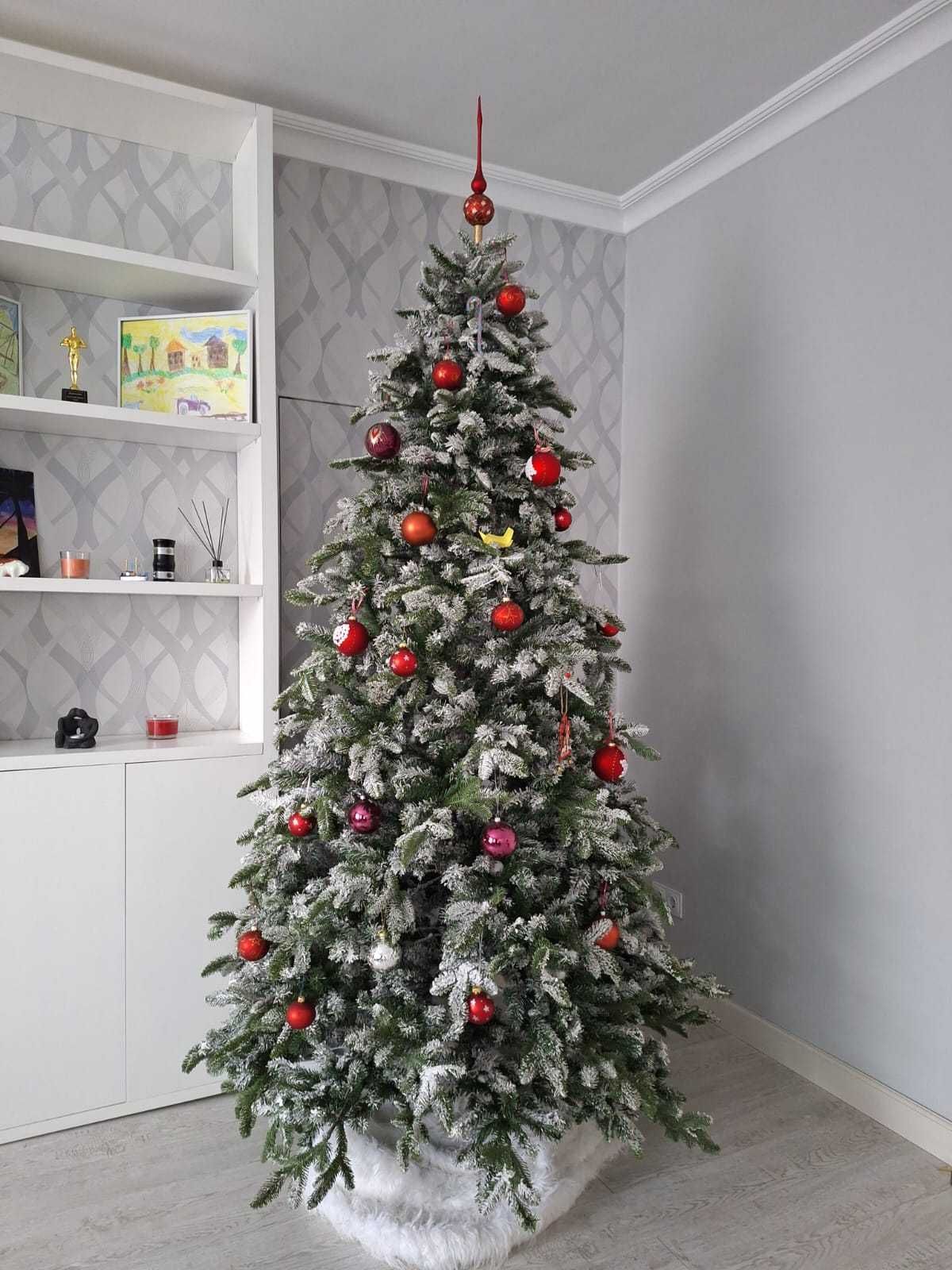 Продается новогодняя елка с игрушками
