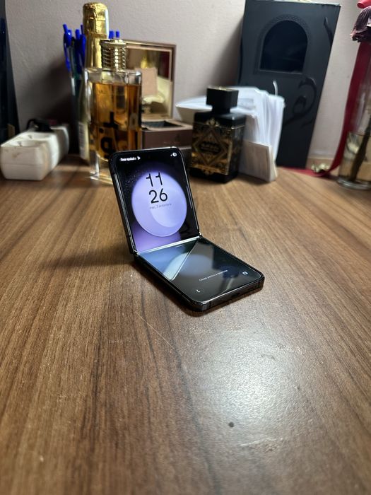 Samsung z flip 5 256GB impecabil